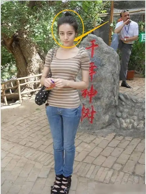 迪丽热巴旧照曝光非主流风格抢眼有没有动脸一眼就看出来