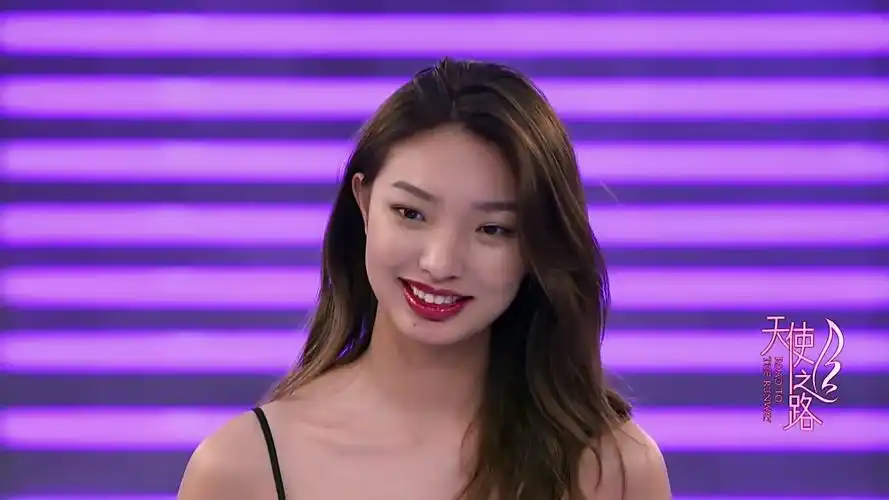 天使之路:蒋浩铃一上场就摔了一跤,评委们却全票通过,任性!