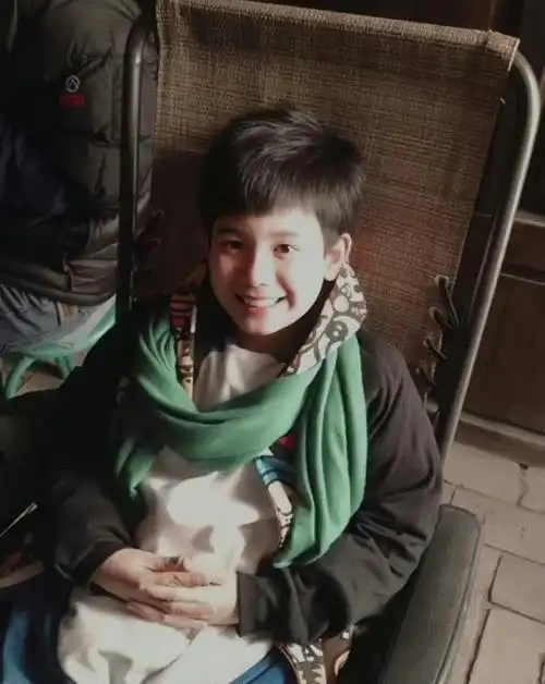 胡先煦最近登上了《花少5》,让大家看到了不一样的他.