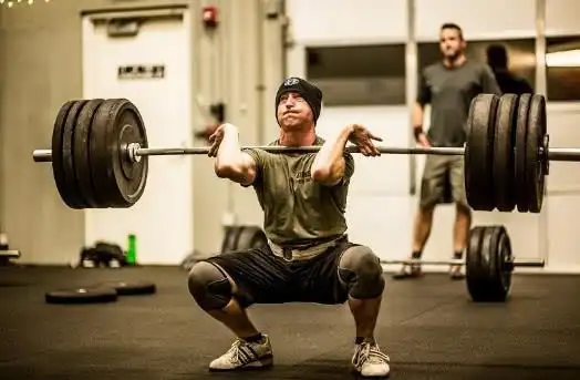 40岁男子健身一年,除举铁外,还坚持"3不1吃",身材太惹眼