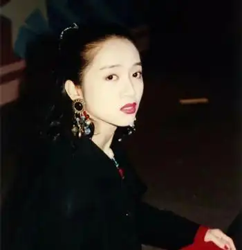 原创第二次化疗后梅艳芳参加节目录制气若游丝口齿不清太痛心