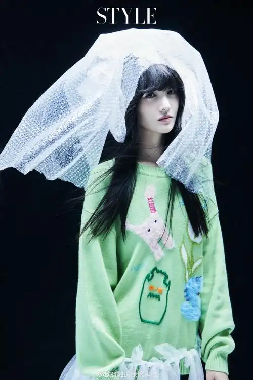 郑爽氛围感复古大片#郑爽《时尚芭莎》电子刊2021开年封和《styl