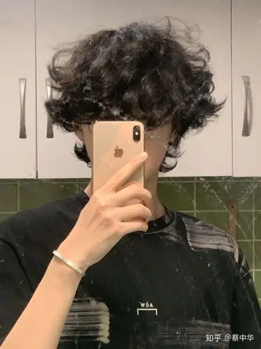 自来卷男生留长发是怎么样的一种体验