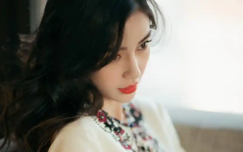 angelababy清新优雅写真桌面壁纸