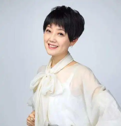 倪琳还曾为程雷主持过婚礼,这次他们却一同因为参加周正毅的寿宴被罚.