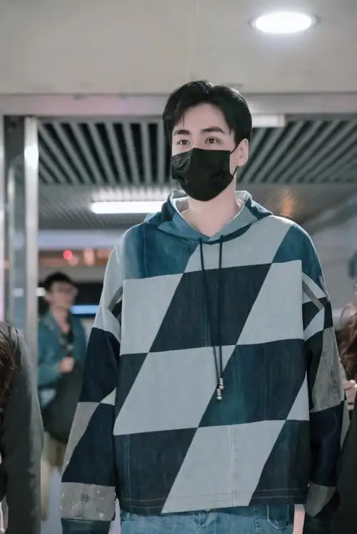 胡一天晒与粉丝合照