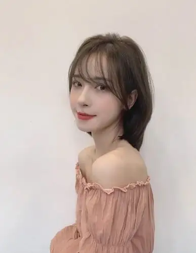 齐肩发空气刘海