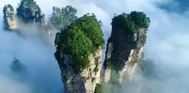 中国湖南省的悬浮山.哈利路亚山,就在眼前.