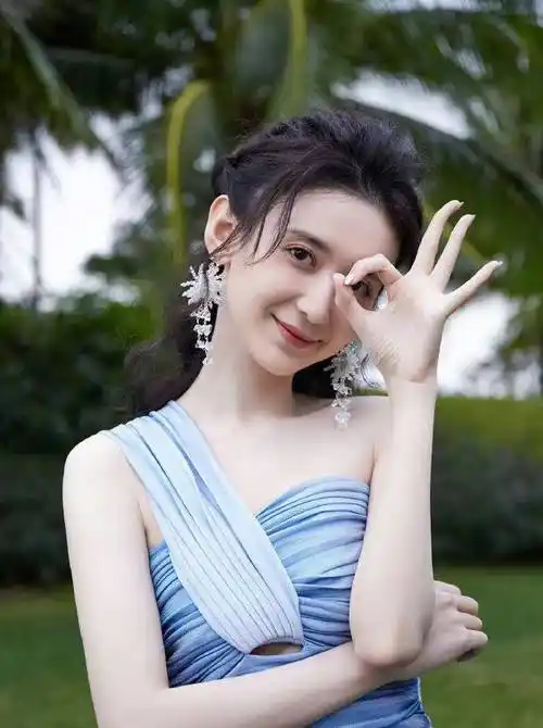 北电毕业的她自己可赚280万,图啥呢_关晓彤_张一山_女孩