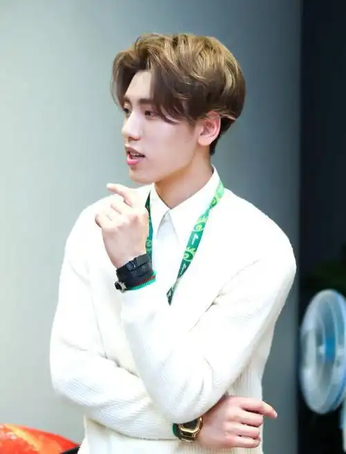 有一种怦然心动叫做王子异,笑起来太迷人了,神仙颜值没错了