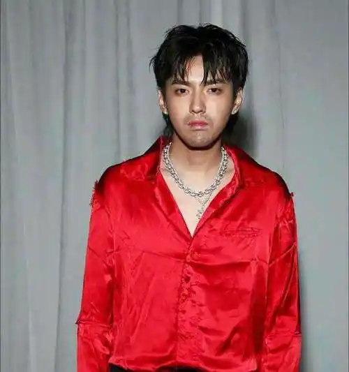 吴亦凡太高了藏不住(吴亦凡娇藏) - oto联盟