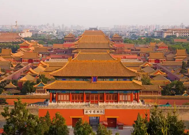 北京故宫是中国明清两代的皇家宫殿旧称为紫禁城位于北京中轴线的中心