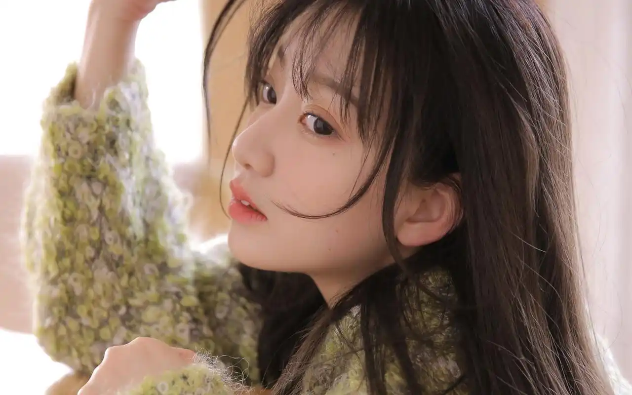 长发美女温暖写真高清桌面壁纸