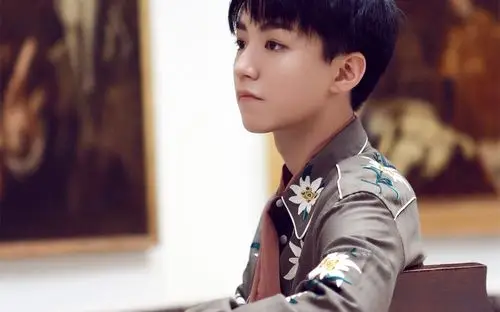 最新王俊凯时尚壁纸_帅出新高度的王俊凯