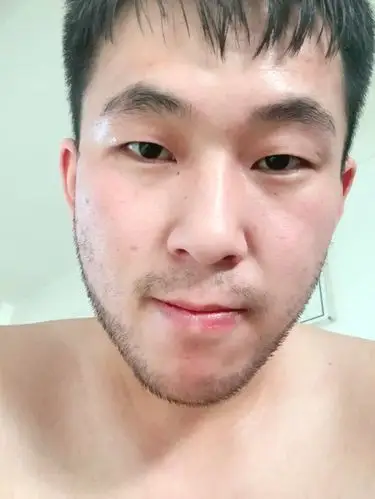 记录一下七天不刮胡子的状态