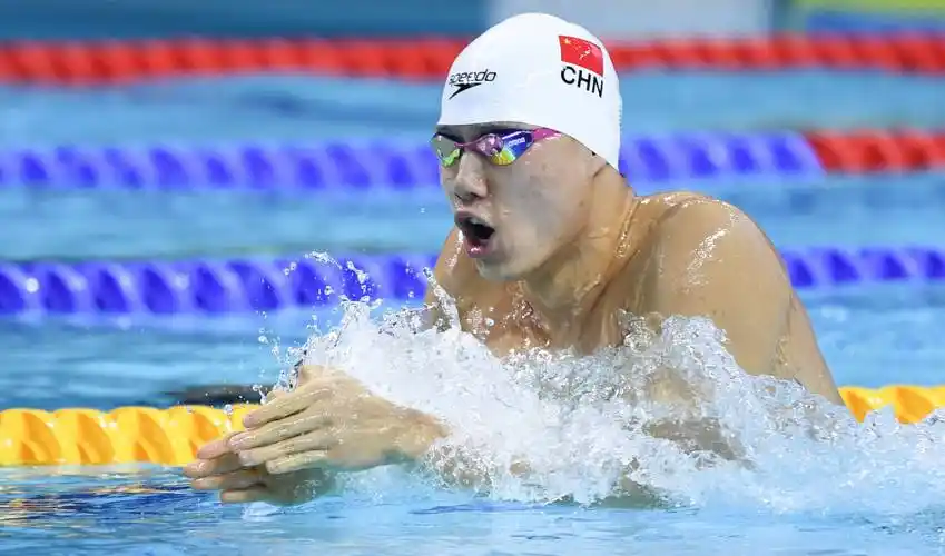 世锦赛100米蛙泳夺冠,游泳运动员——覃海洋_训练_金牌_中国