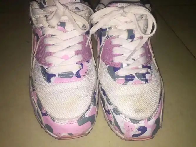 看着脏吗? 女生们你们平时穿帆布鞋的都洗鞋吗?