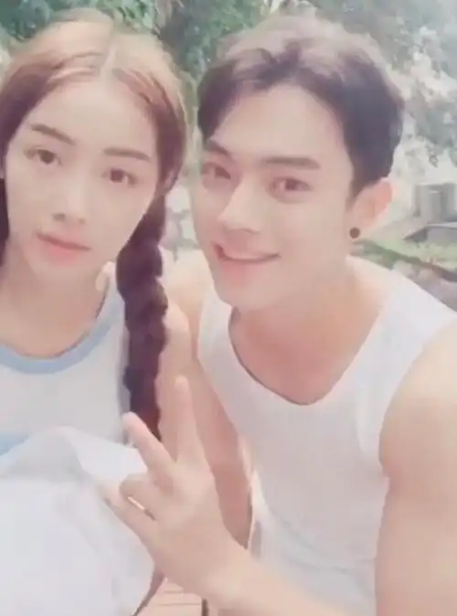 许凯情史又被扒?与前女友大量亲密照流出