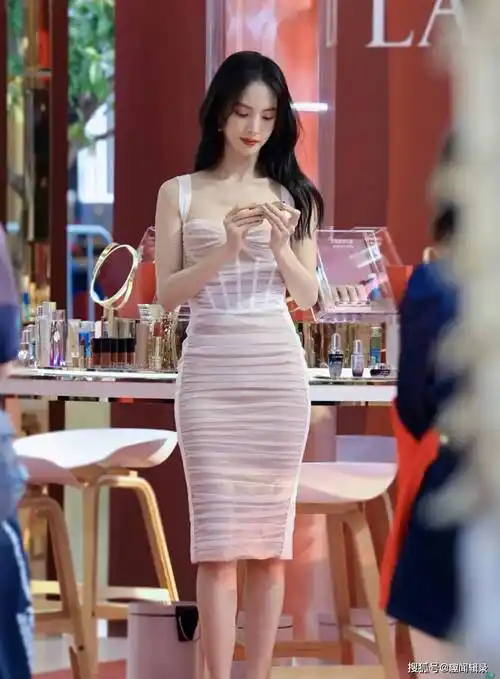 金晨:逆天腰臀比引热议,娱乐圈的"身材标杆"