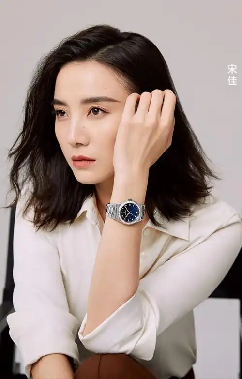 宋佳白衬衫率性干练尽显独立洒脱女性魅力