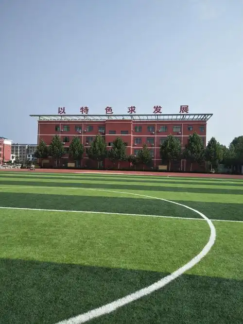 美丽的李屯新村玉成中学校园景色好美呀