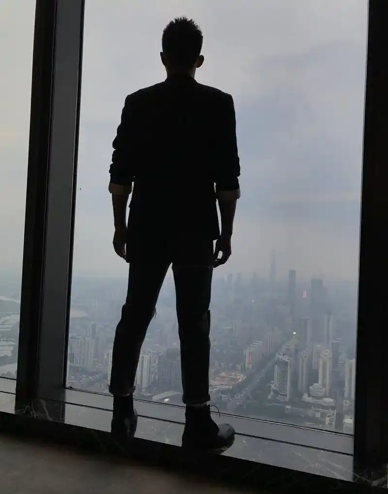 让人安全感爆棚的黄景瑜的太平洋肩,今天是肌肉景瑜的背影饭!