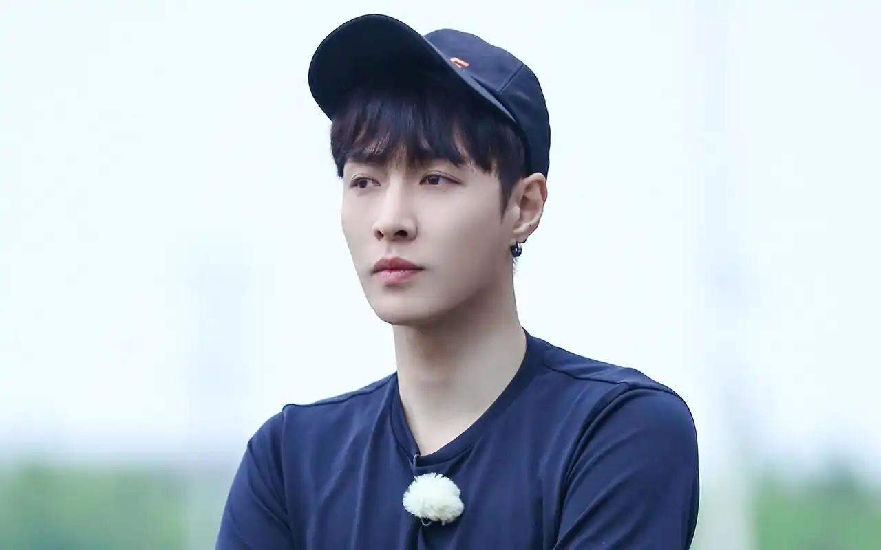 张艺兴高清帅气桌面壁纸图片