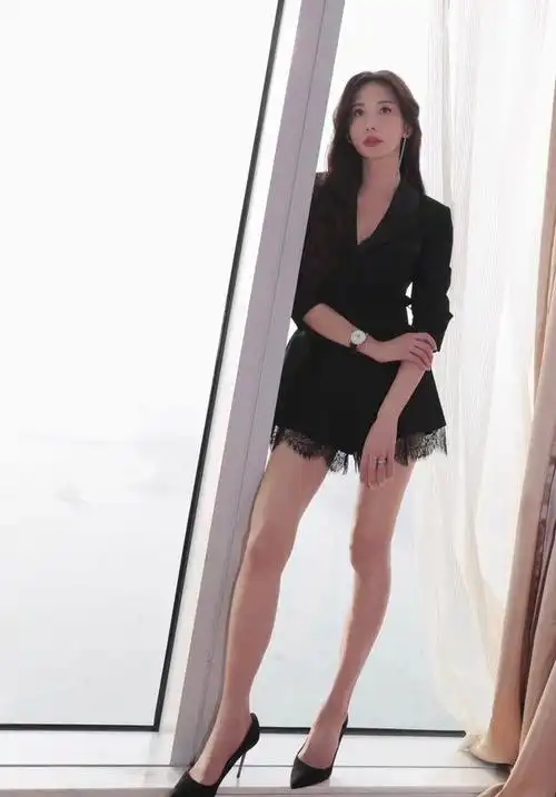 48岁林志玲身材有多好?穿低胸紧身裙不愧为名模出身,羡慕日本丈夫