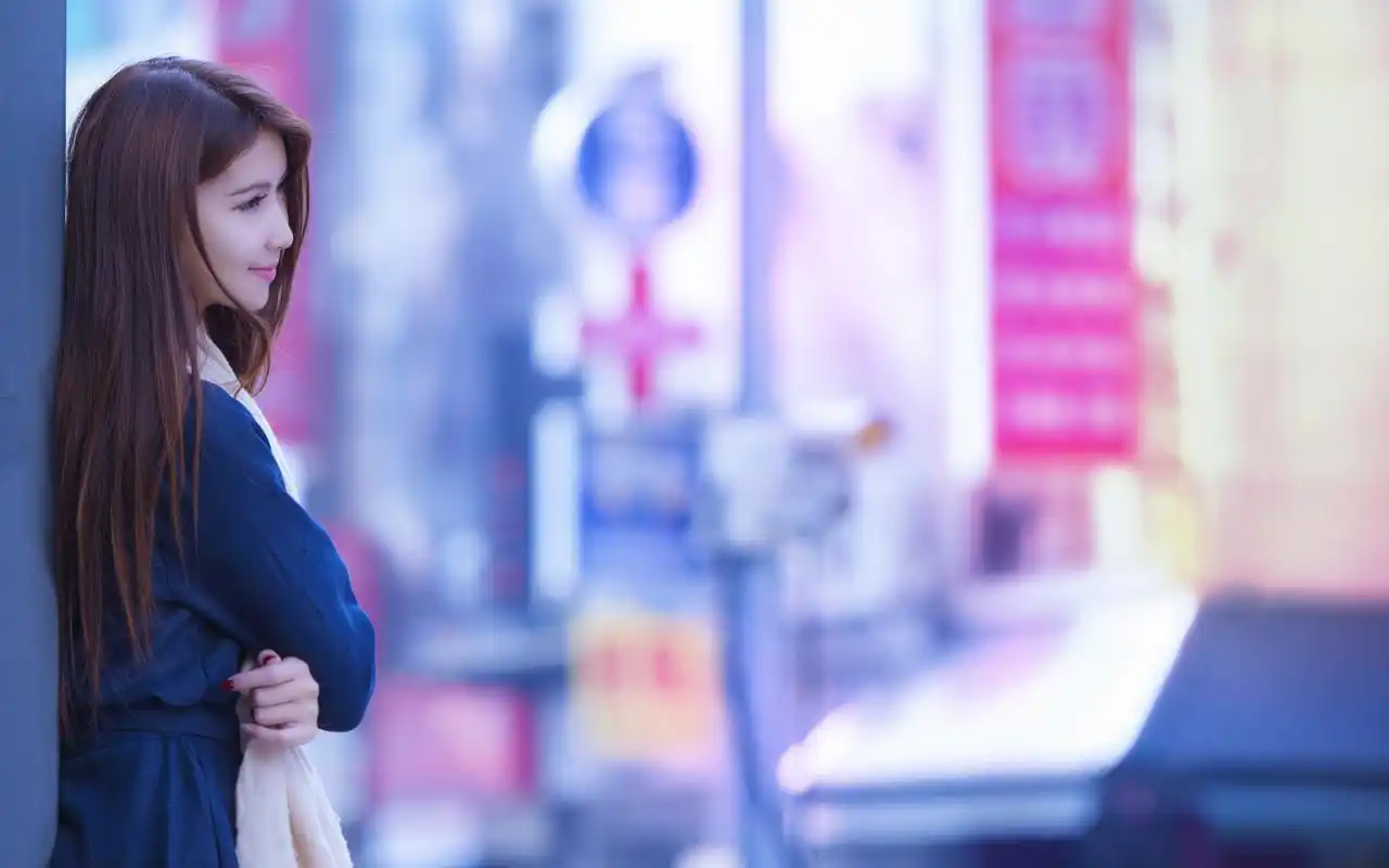 清纯长发美女唯美高清桌面壁纸