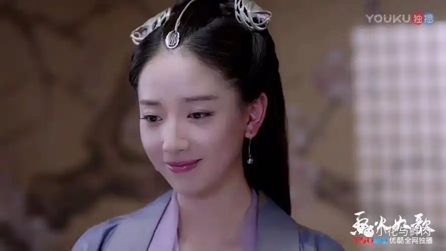 但她其实是三宫主暗夜绝的亲生女儿,表面上是烈如歌的丫鬟,多重身份