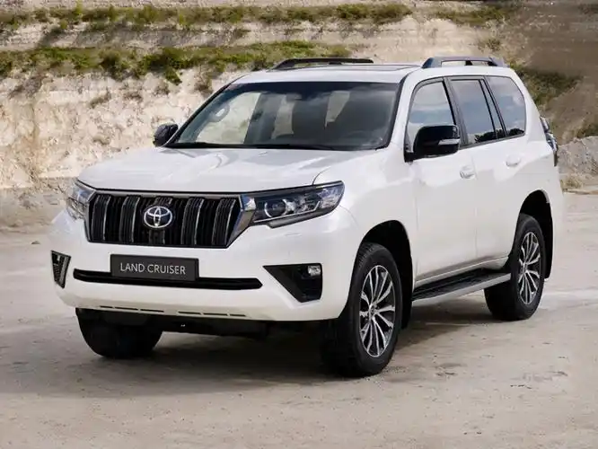 2021款普拉多终于来了取消v6主打24t车身尺寸缩小