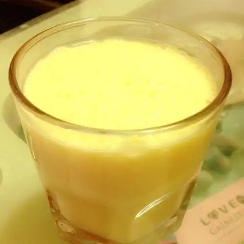 荷露雨做的芒果牛奶