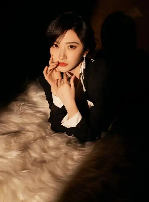 景甜西装光影氛围感大片##第十六届中国长春电影节