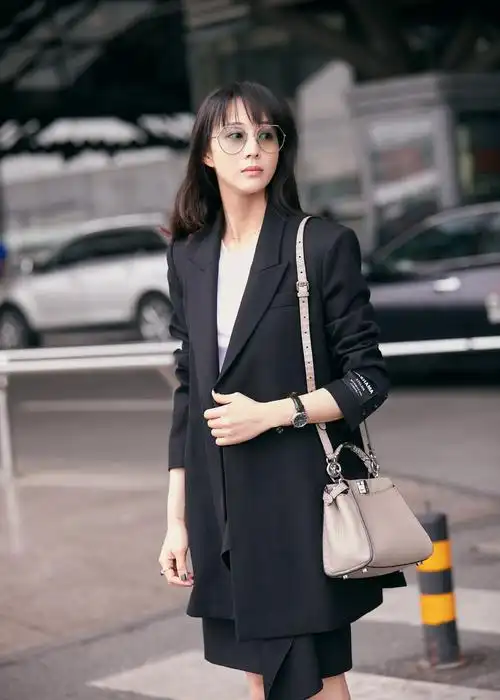 张钧甯机场街拍张钧甯机场街拍