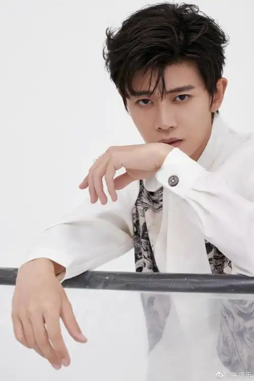 任嘉伦555随拍##任嘉伦晒星期五随拍