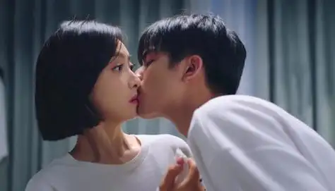 宋威龙林允街头拥吻(宋茜跟宋威龙真的是男女朋友吗)