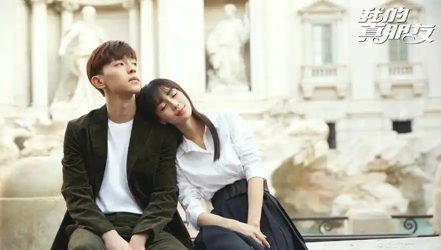 当中,真正把烂俗剧情演出非常不错味道的演员,正是演员邓伦