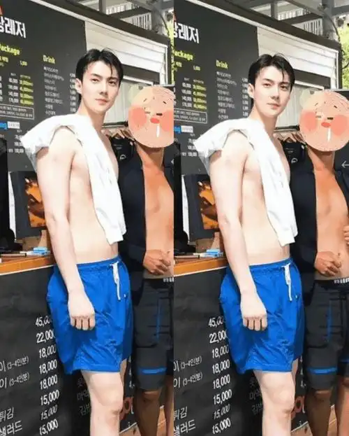 原创吴世勋水上乐园游玩照曝光皮肤白到发光像人形立牌