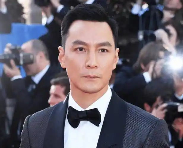 原创47岁吴彦祖近照曝光发福后差点让人认不出双下巴都出来了