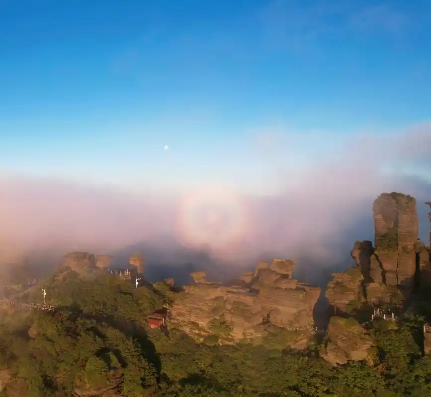 梵净山龙日现佛光 七彩迷光惹人醉