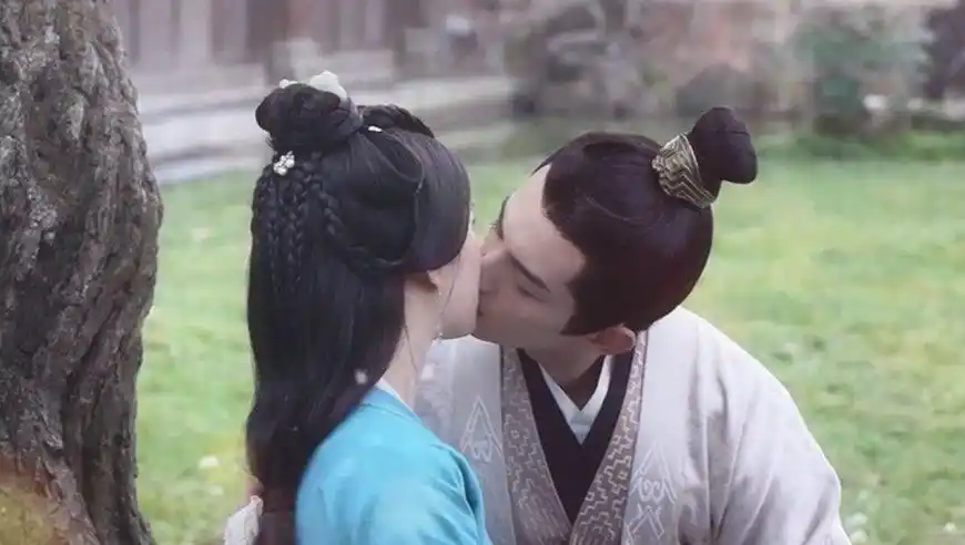 吴磊赵露思吻戏花絮曝光!说情话互撩害羞ng,歪头亲吻画面超甜