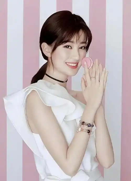 乔欣美照分享,白皙美丽,气质恰到好处的女神!_网易订阅