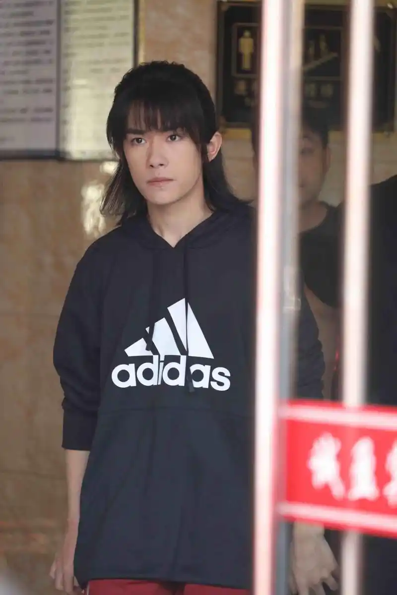 扎丸子头的易烊千玺 上线第三天