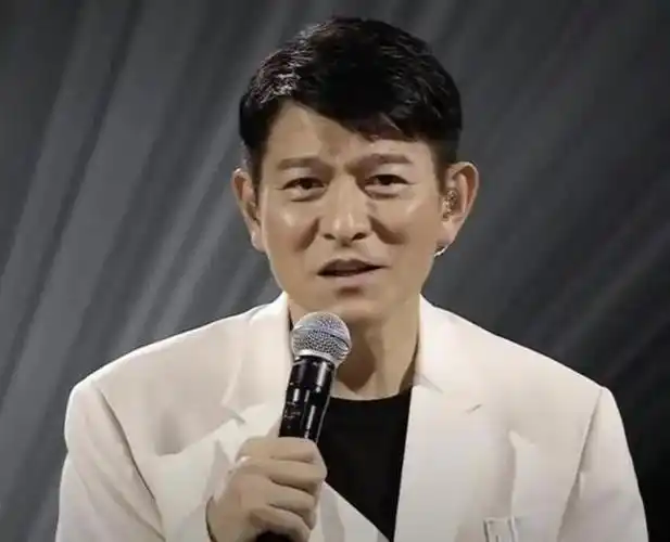 这一次61岁的刘德华又给过气港星们好好上了一课