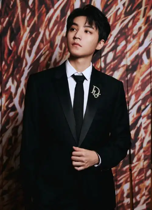 tfboys组合p出"搞怪版"五十周年演唱会预告优秀又帅气的"三小只"在