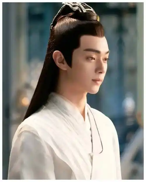 现代装vs古装许凯穿搭对决你更喜欢哪种风格