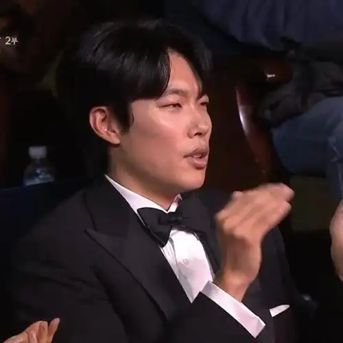 李星民说虽然你们没看到其他演员的表情,朴振英xi唱歌的时候你们的