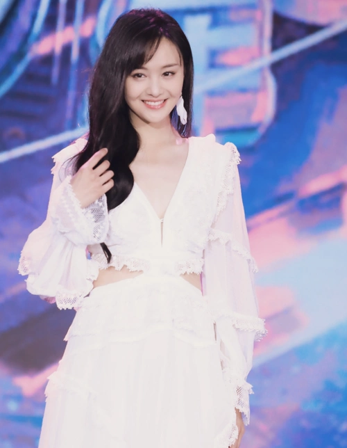 生完孩子的赵丽颖复工了,郑爽举办了28