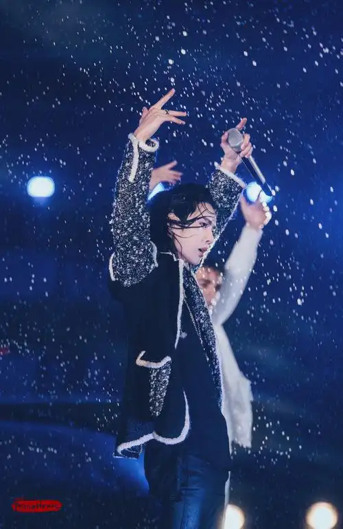 uniq-王一博 20191231 湖南卫视跨年 无感舞台照 cr.见水印