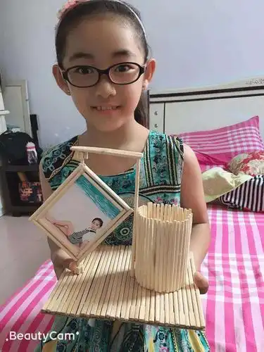 巧手生花 变废为宝 创意无限—记崇相西小学四年级手工制作大比拼